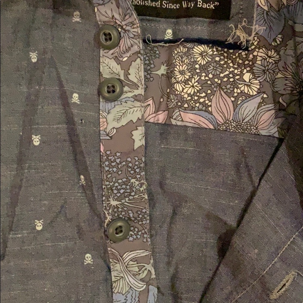 Skull pattern button up - Picture 5 of 5